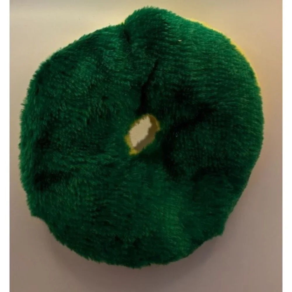 Squeaky Donut Dog Toy – Plush Ring – Soft Chew Toy – Fun Pet Play – Multi‑Color